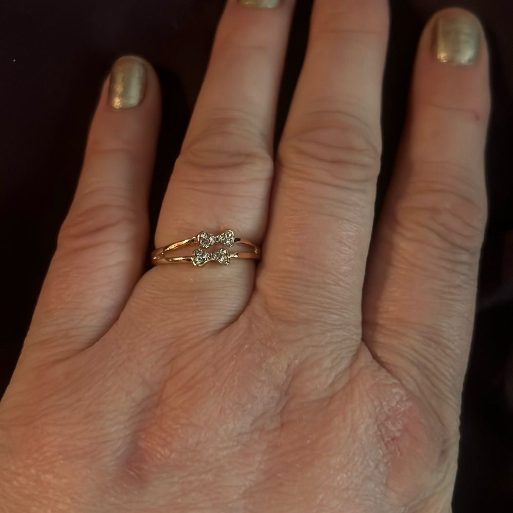 Cute ring with diamond bows